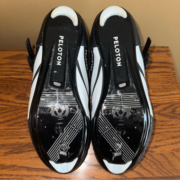 Peloton Clip In Cycling Shoes Size 40 - Picture 2 of 4